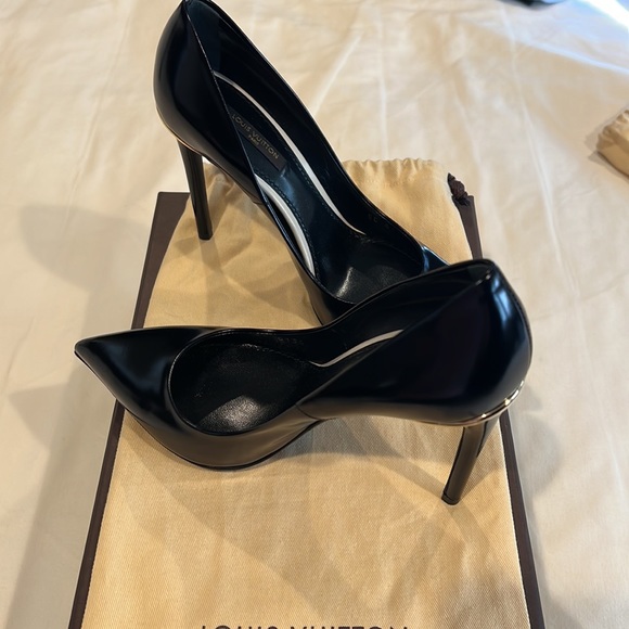 Louis Vuitton!!! Lightly used - Picture 3 of 3